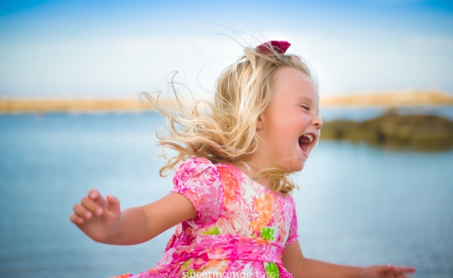 Outdoor family photo-session by Cyprus-based Family boutique Sweemama Photography - Protaras seaside