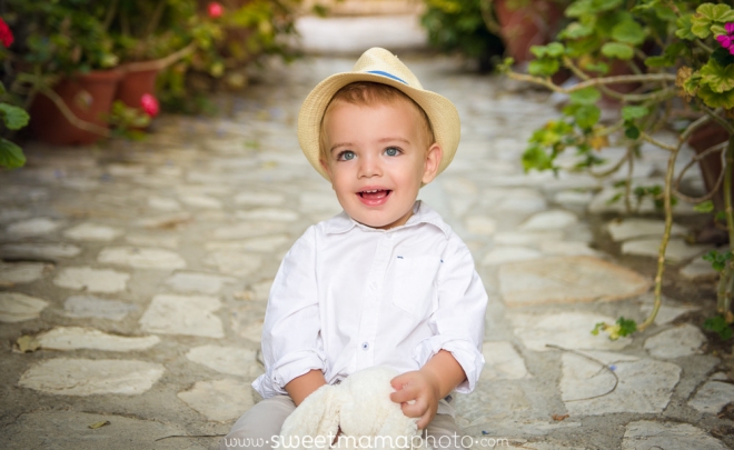Outdoors Family Photography by Sweetmama Photography at Lefkara village - Cyprus photography boutique specializing in newborn, children and family photography.